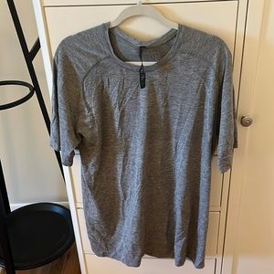 Men’s - lulu grey shirt - XL
